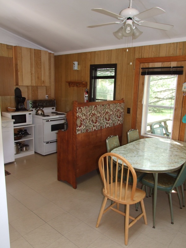 Cottage #6 kitchen & table