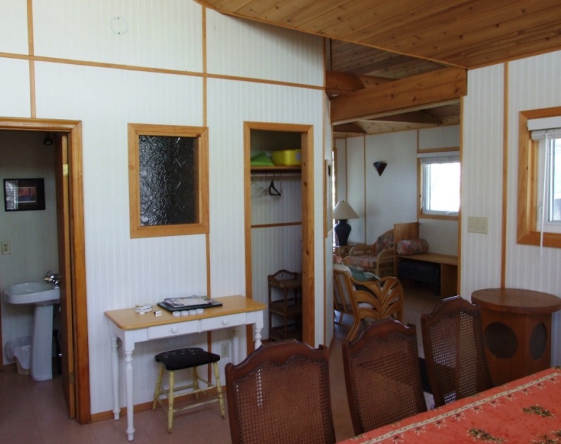 Cottage #7 kitchen & dining area