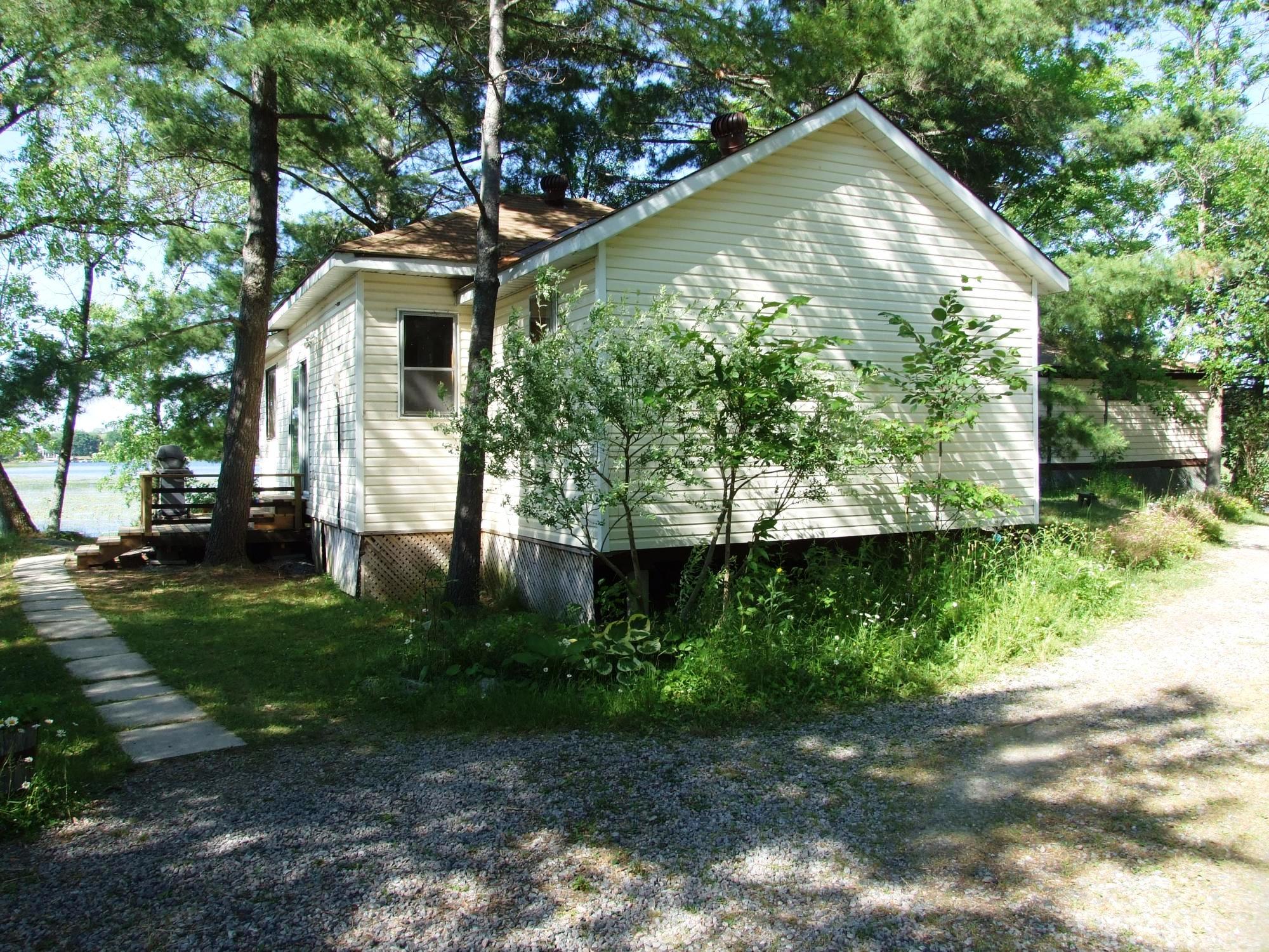 Elm Cove Cottages: #4 entry roadside