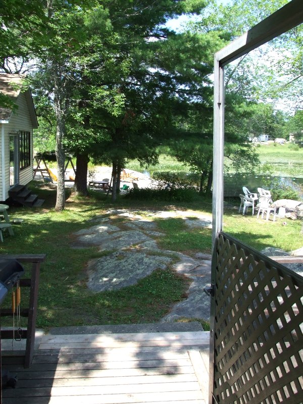 Elm Cove Cottages: At #5, with #7 in the distance