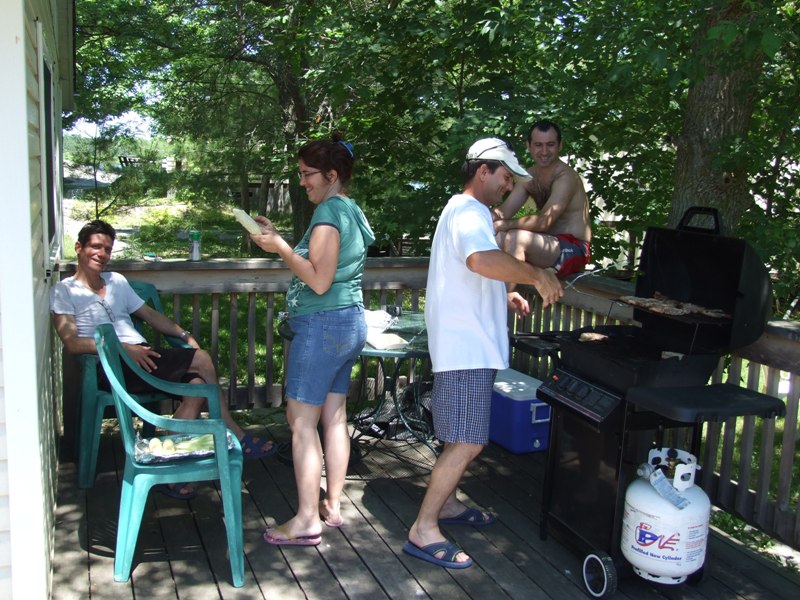 Elm Cove Cottages: #7, barbecue